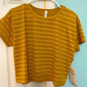 Nwt lululemon cropped mustard t